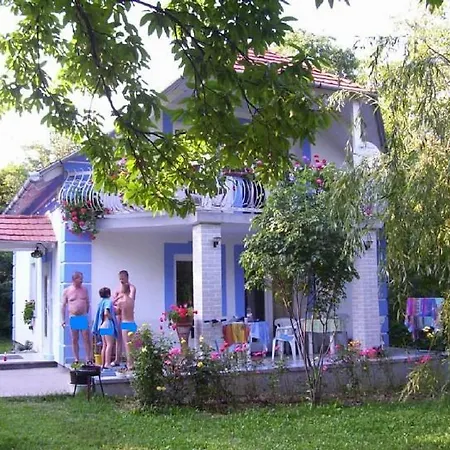Angela Farm Naturista Camping & Bungalowpark *