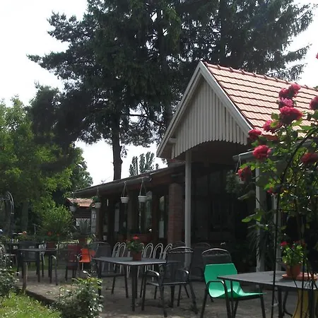Üdülőpark Angela Farm Naturista Camping & Bungalowpark Nemesbükk